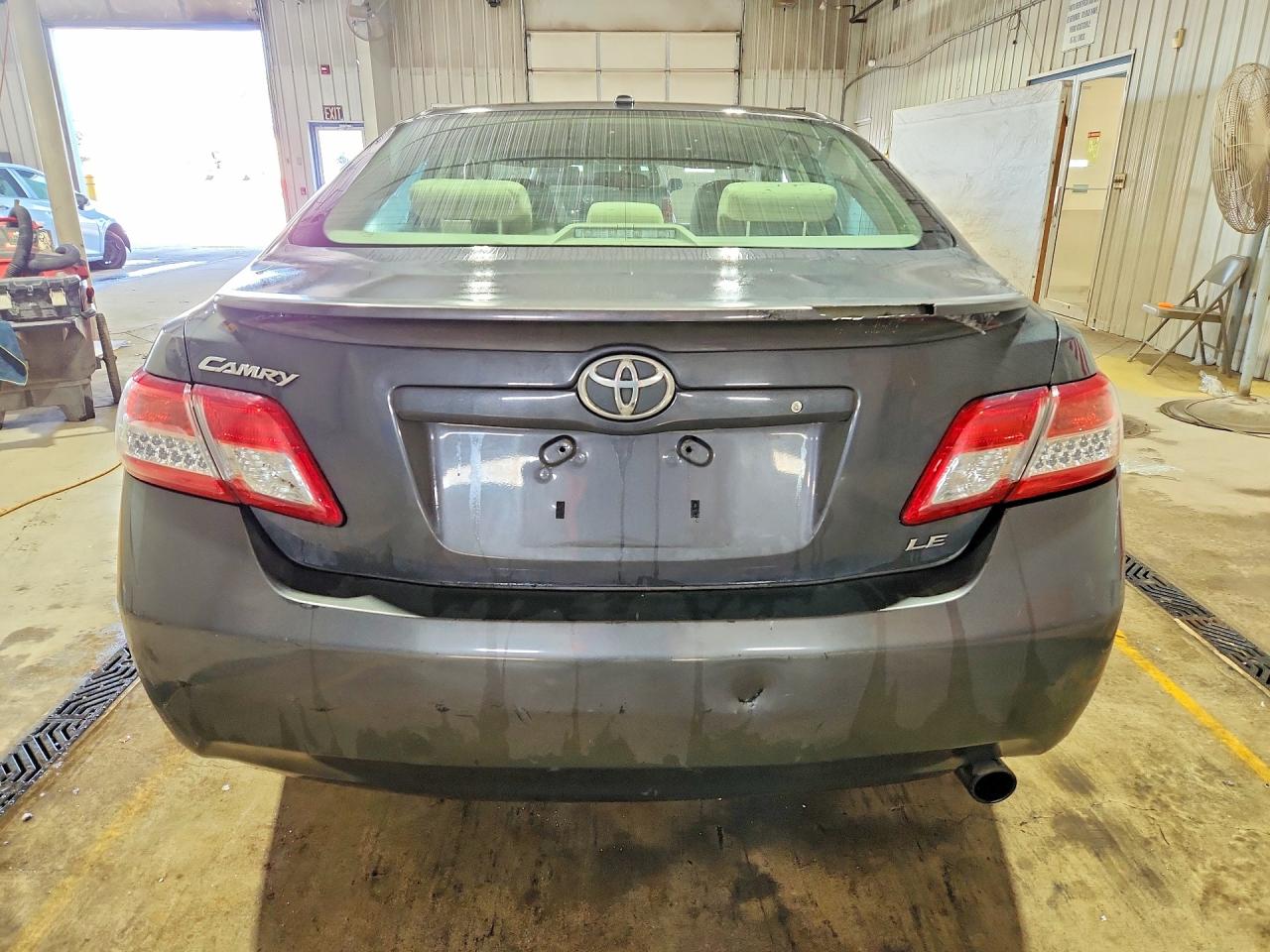2011 TOYOTA CAMRY LE photo 11