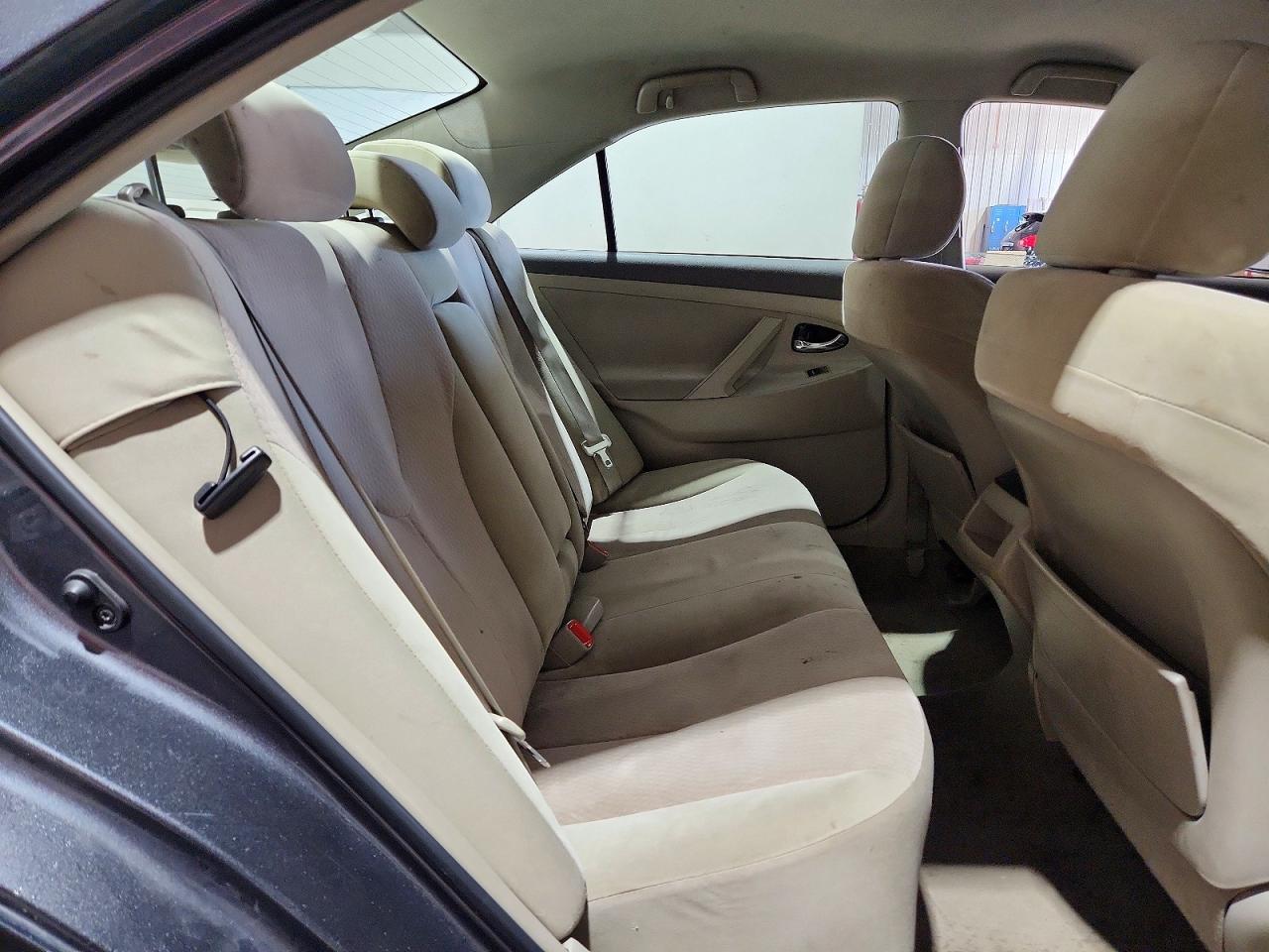 2011 TOYOTA CAMRY LE photo 19