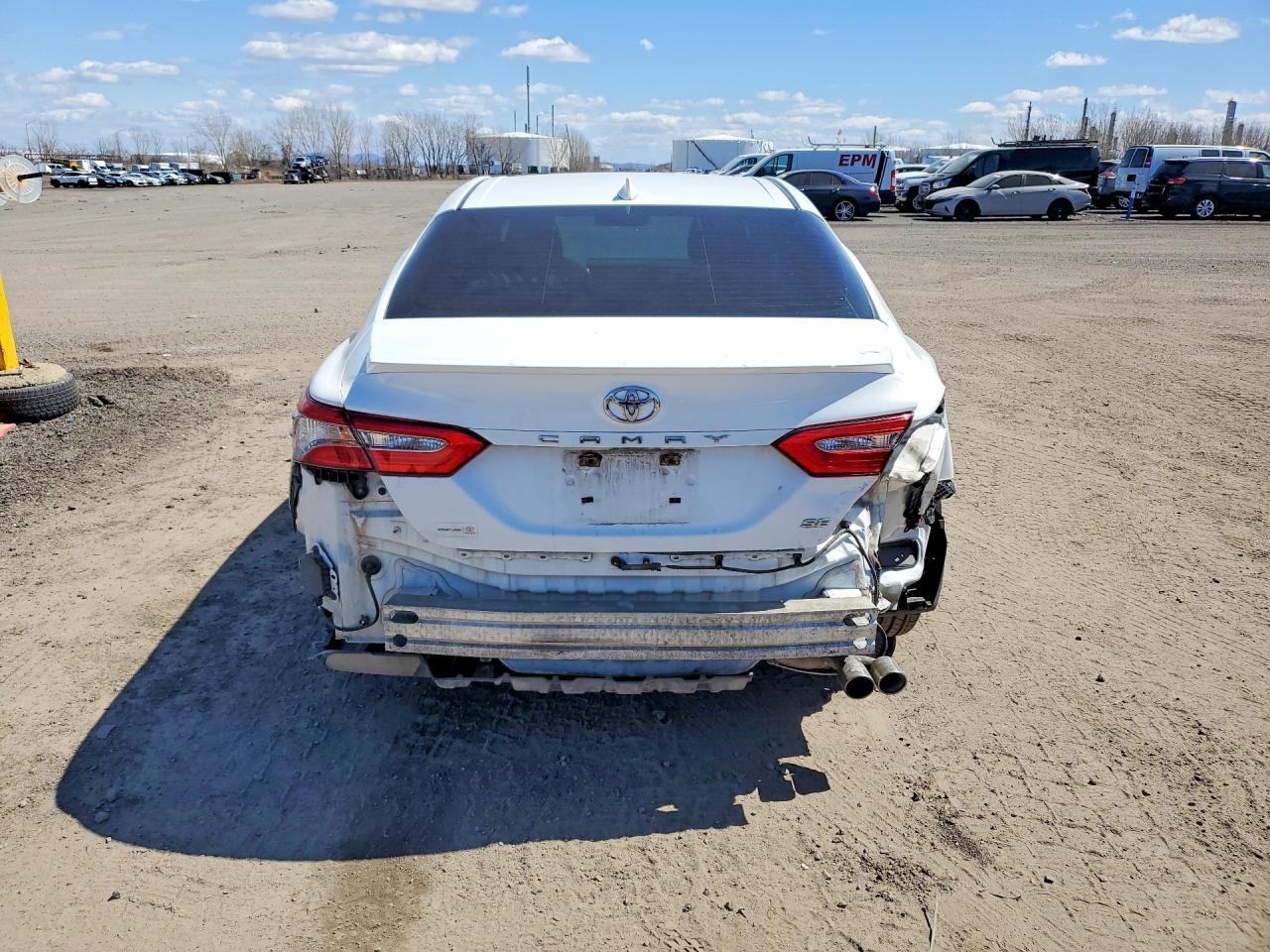 2018 TOYOTA CAMRY L photo 16