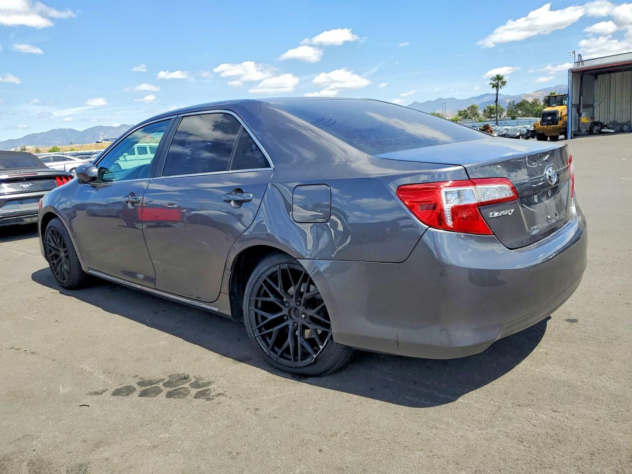 2014 TOYOTA CAMRY LE photo 3