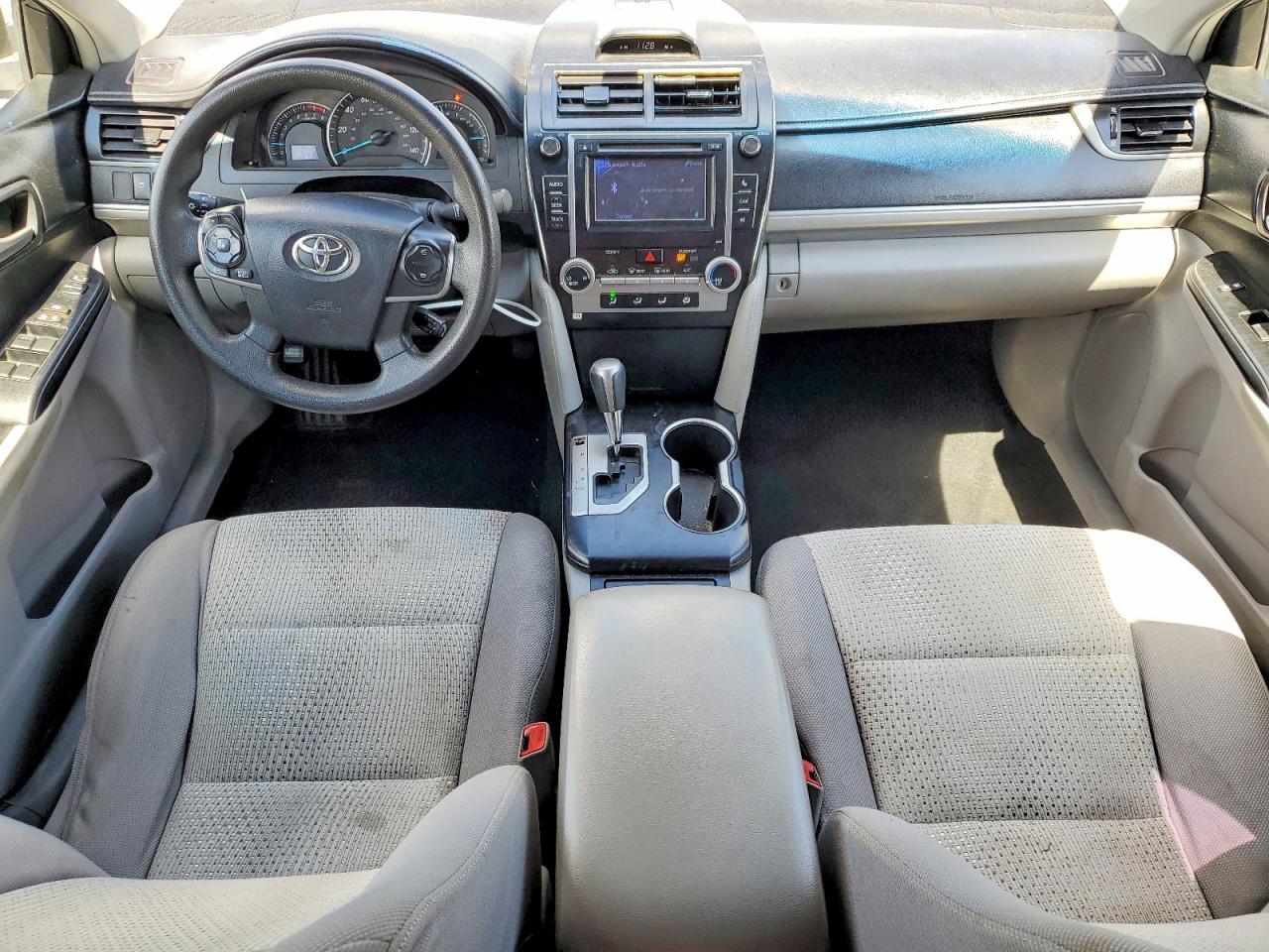 2014 TOYOTA CAMRY LE photo 15