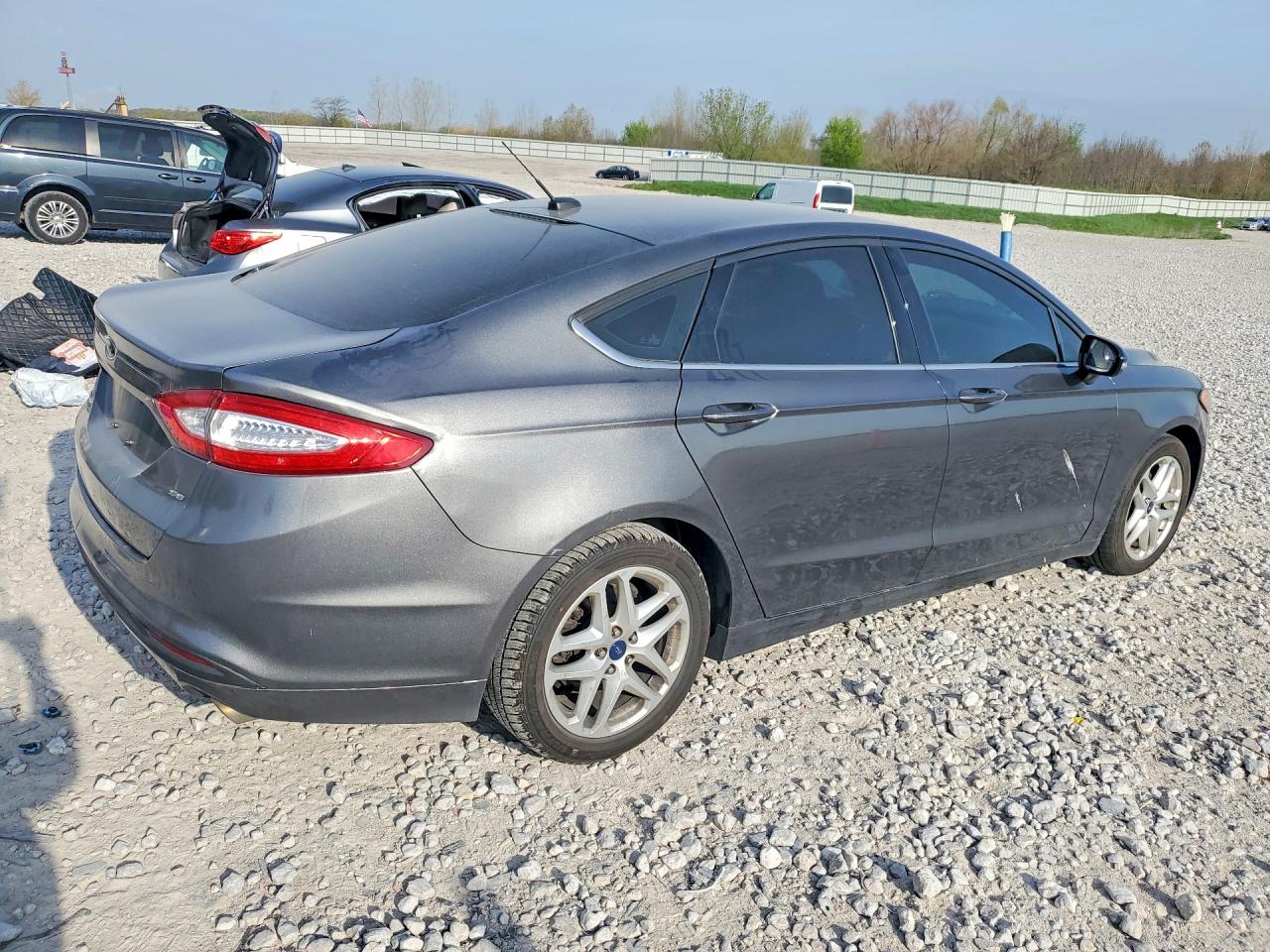 2015 FORD FUSION SE photo 5