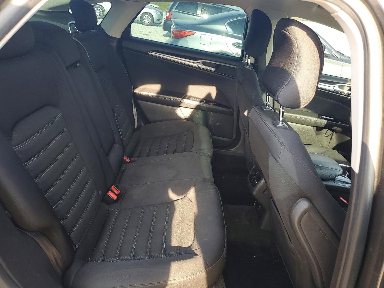 2015 FORD FUSION SE photo 19