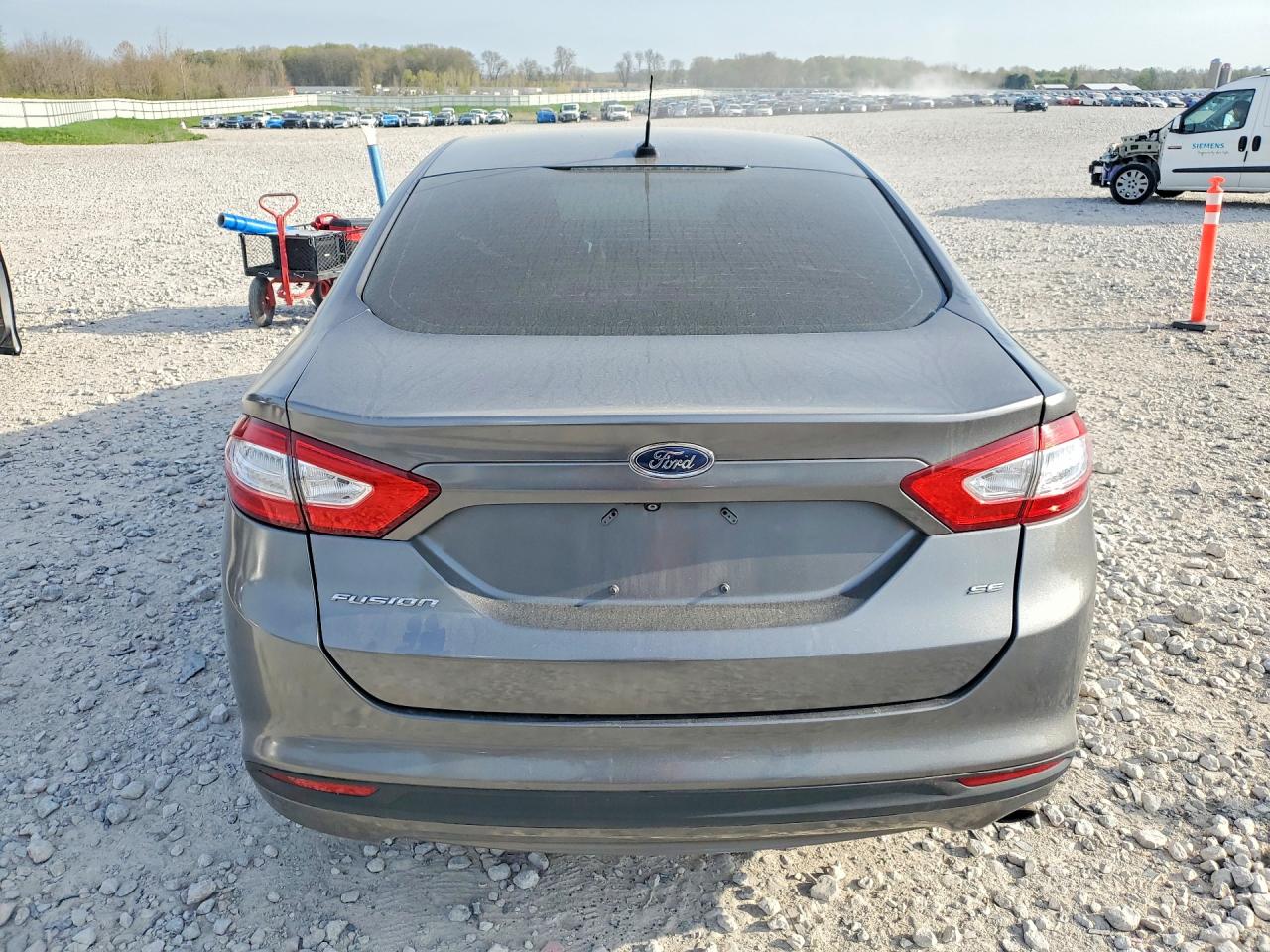 2015 FORD FUSION SE photo 11