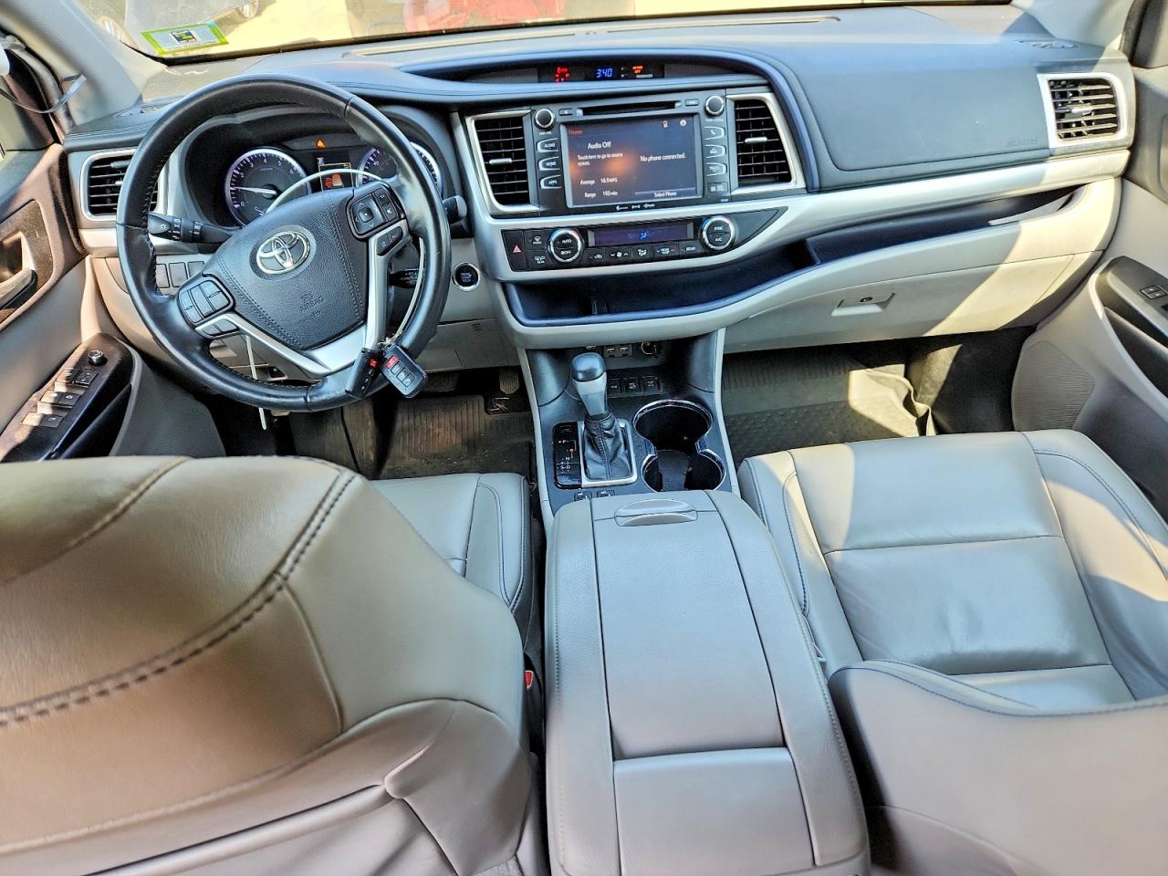 2019 TOYOTA HIGHLANDER XLE photo 15