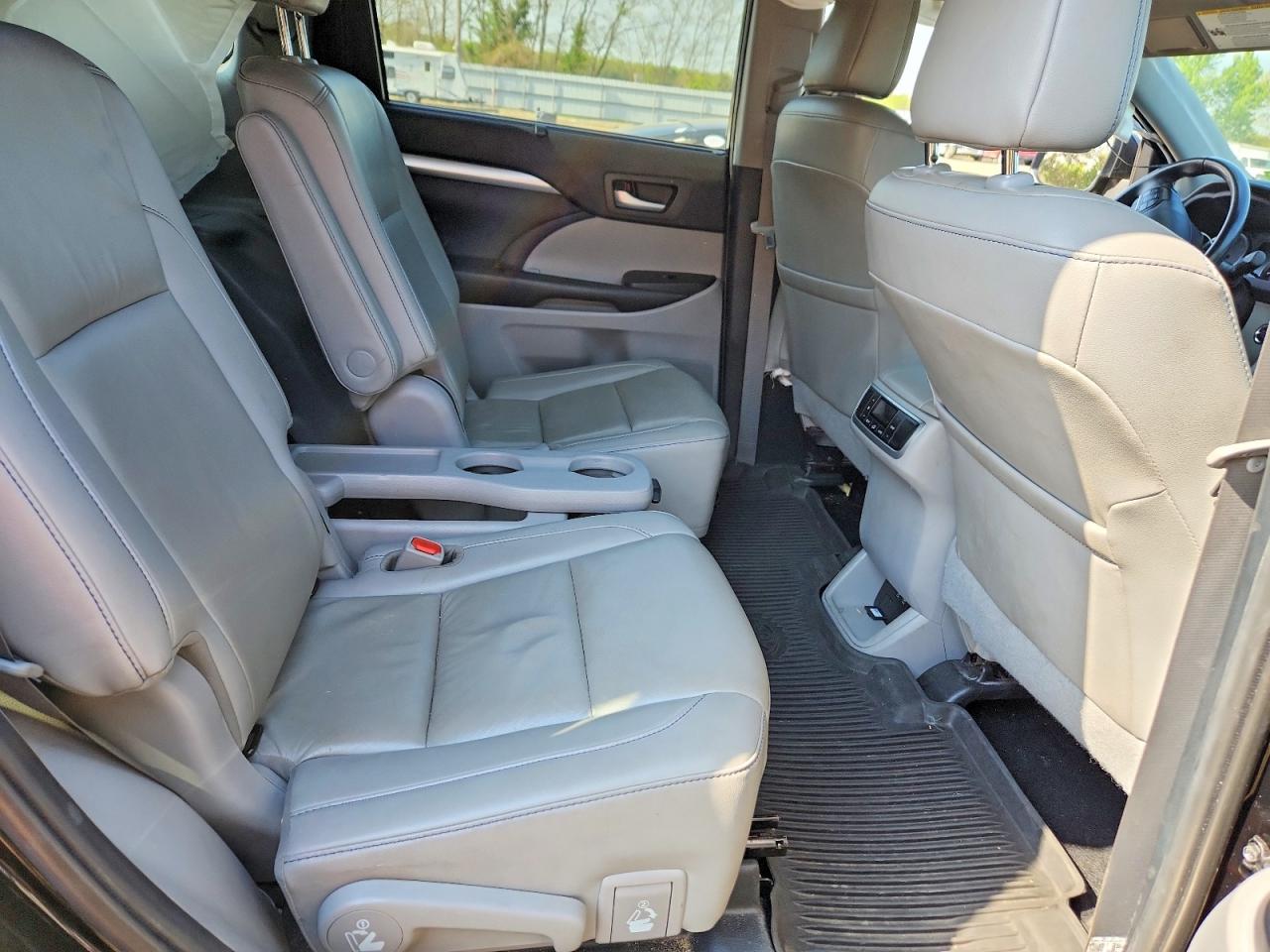 2019 TOYOTA HIGHLANDER XLE photo 21