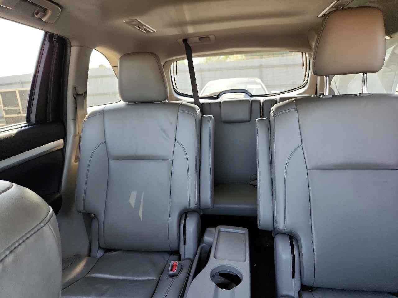 2019 TOYOTA HIGHLANDER XLE photo 19