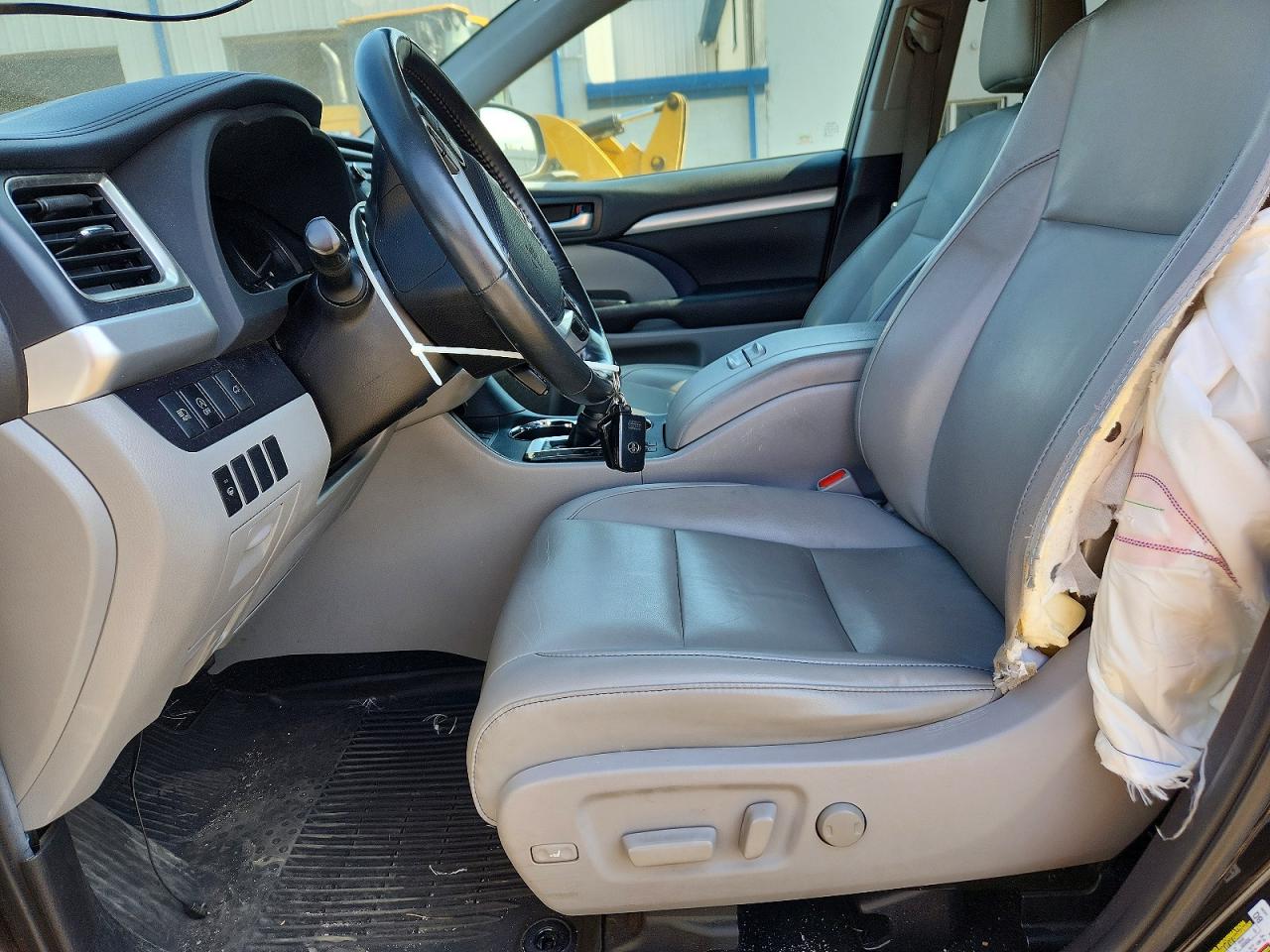 2019 TOYOTA HIGHLANDER XLE photo 13