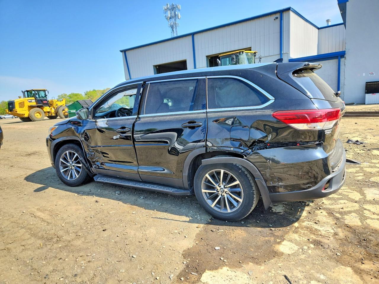 2019 TOYOTA HIGHLANDER XLE photo 3