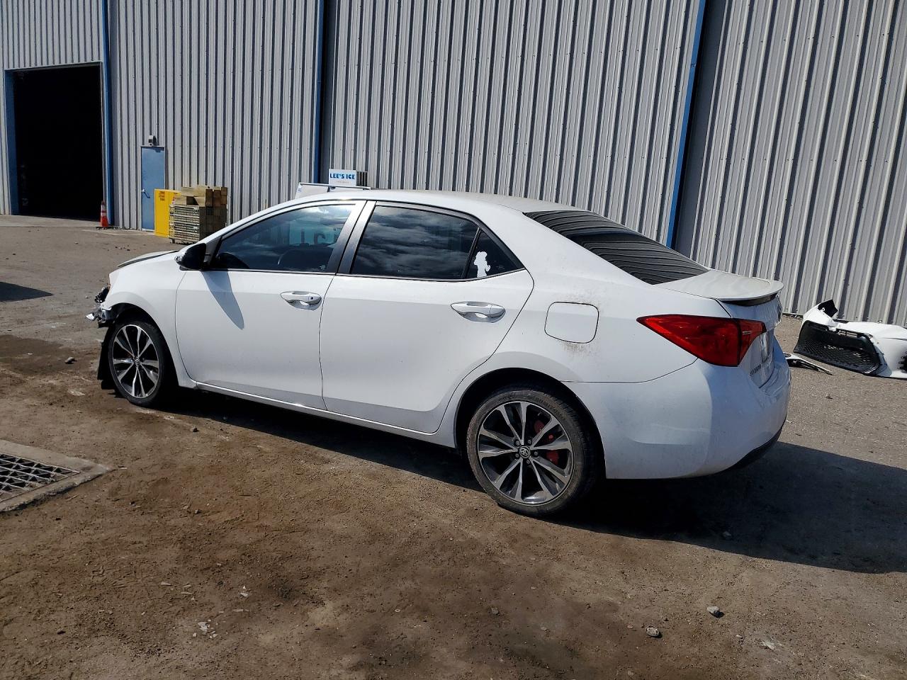 2017 TOYOTA COROLLA SE photo 4