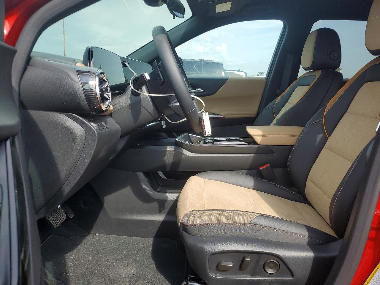 2026 CHEVROLET EQUINOX photo 13