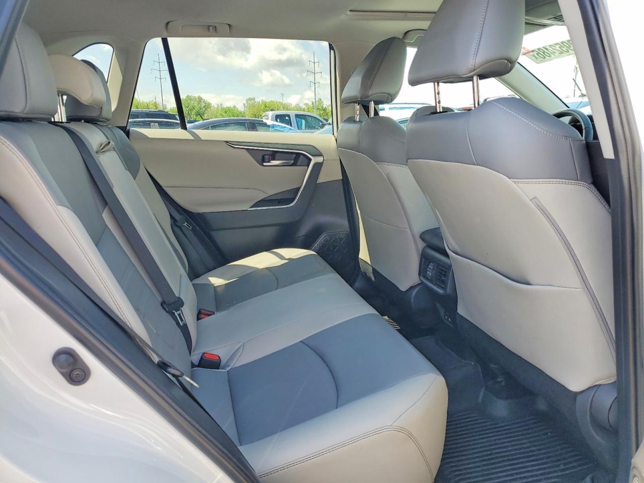2024 TOYOTA RAV4 XLE PREMIUM photo 28