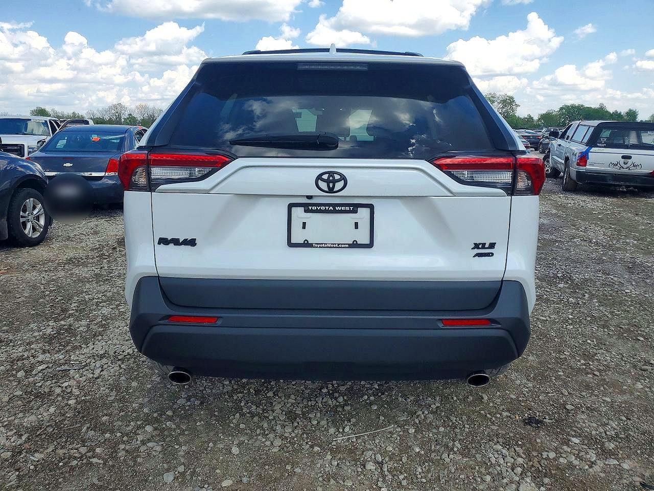 2024 TOYOTA RAV4 XLE PREMIUM photo 16