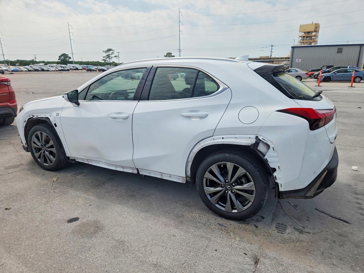 2021 LEXUS UX 200 photo 3