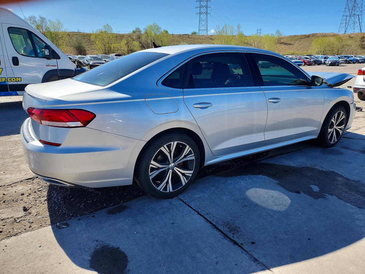 2021 VOLKSWAGEN PASSAT SE photo 5