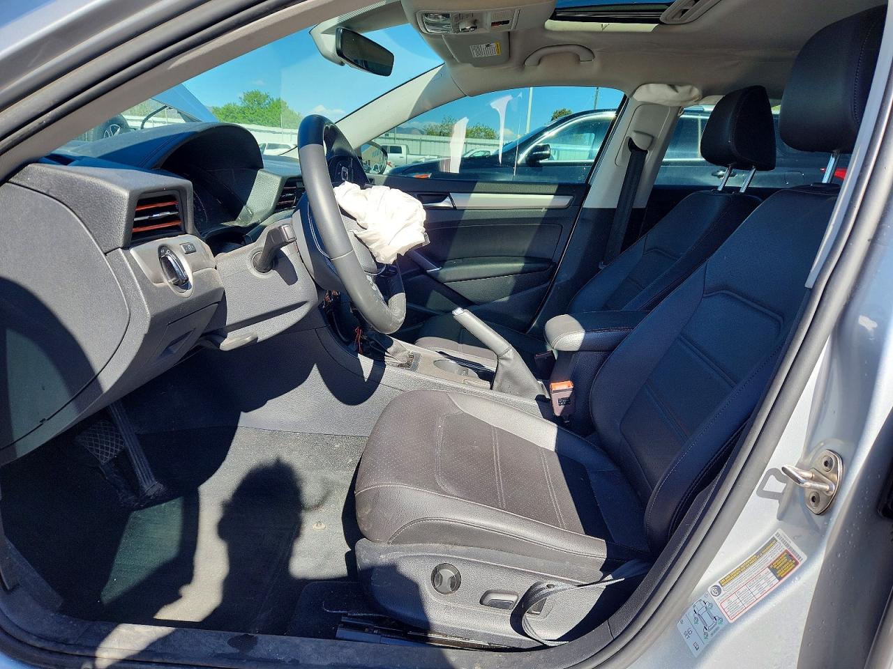 2021 VOLKSWAGEN PASSAT SE photo 13
