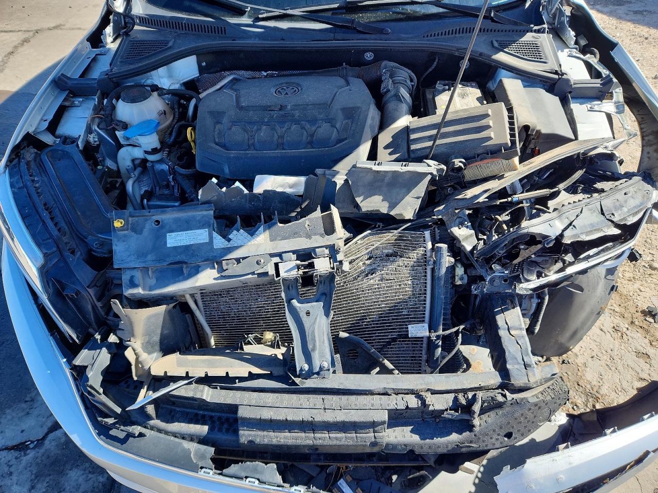 2021 VOLKSWAGEN PASSAT SE photo 21