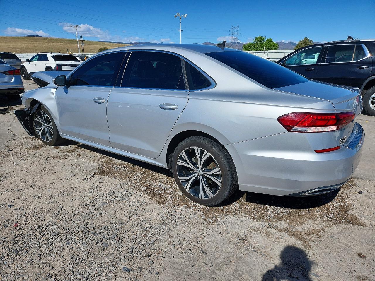 2021 VOLKSWAGEN PASSAT SE photo 3