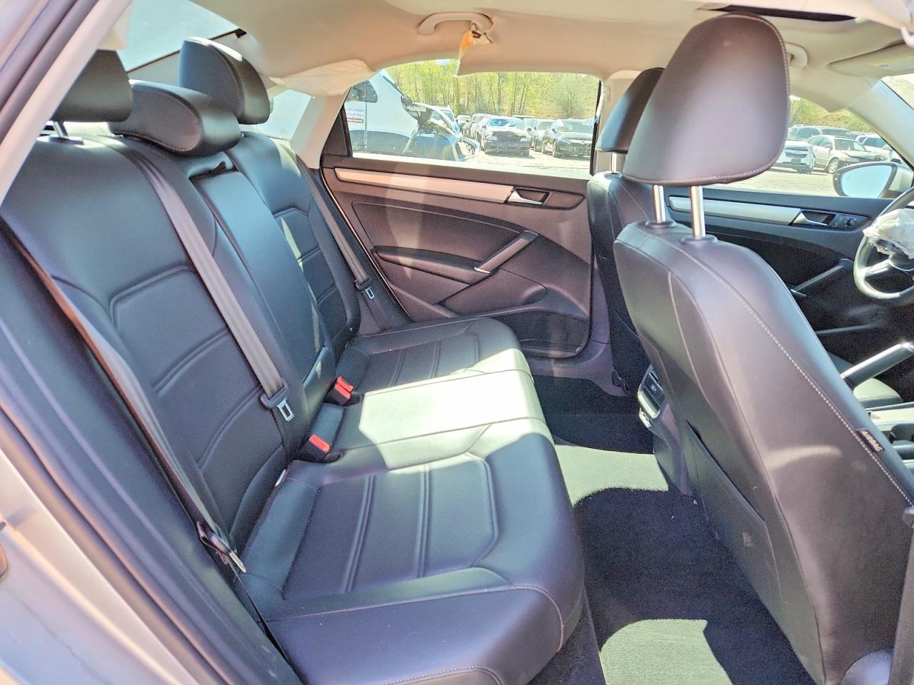 2021 VOLKSWAGEN PASSAT SE photo 19