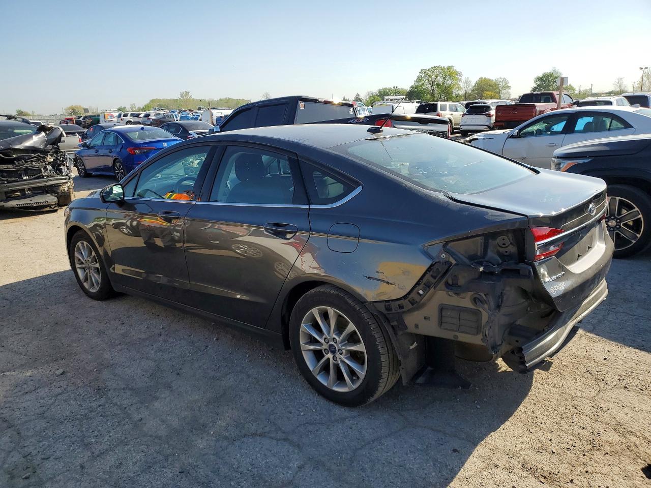 2017 FORD FUSION SE photo 3