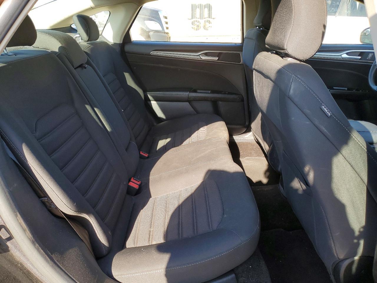 2017 FORD FUSION SE photo 19