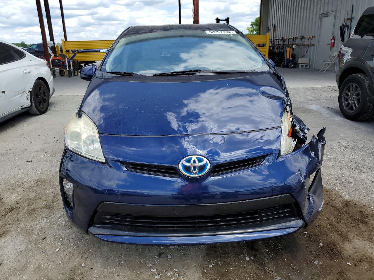 2014 TOYOTA PRIUS TWO photo 9