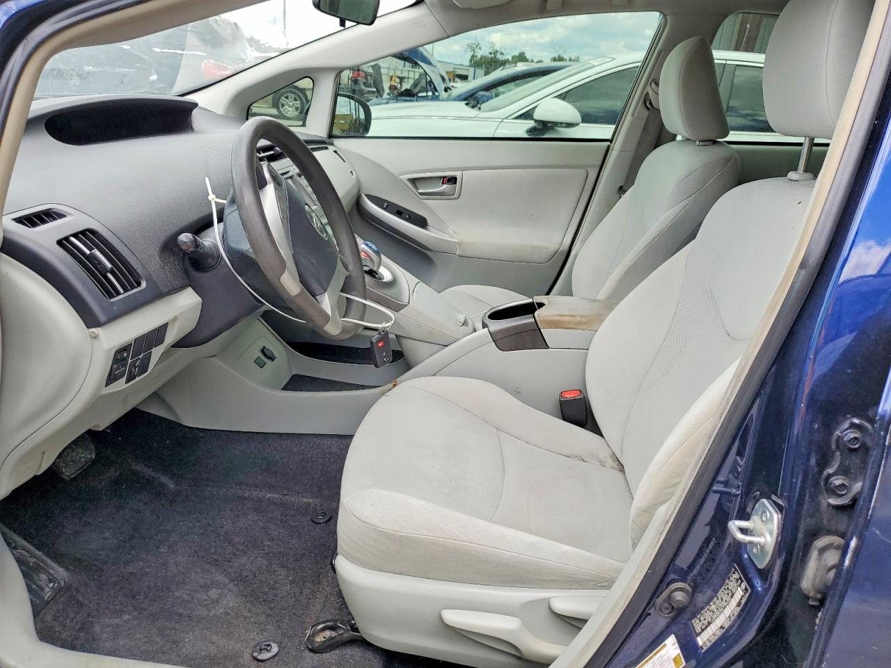 2014 TOYOTA PRIUS TWO photo 13
