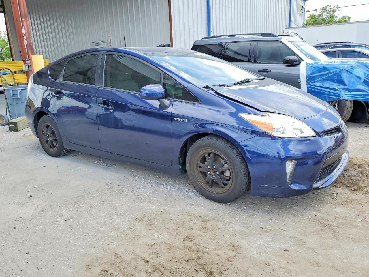 2014 TOYOTA PRIUS TWO photo 7