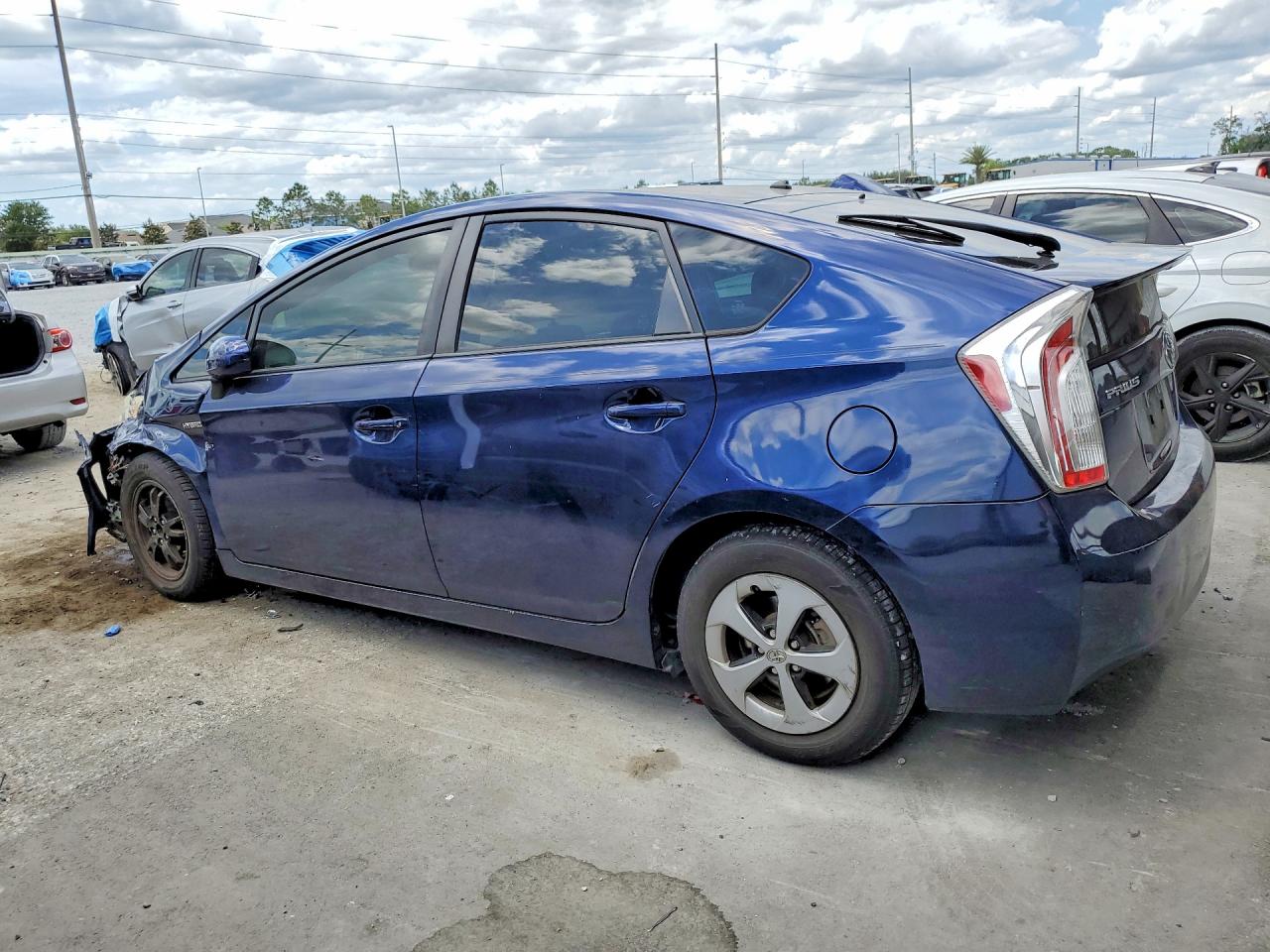 2014 TOYOTA PRIUS TWO photo 3