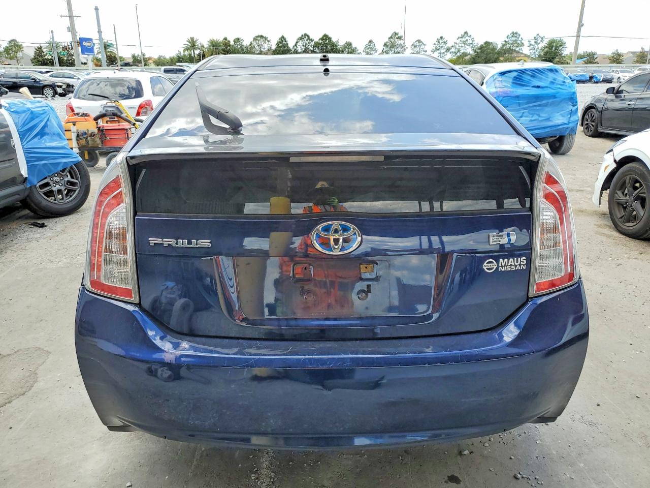 2014 TOYOTA PRIUS TWO photo 11