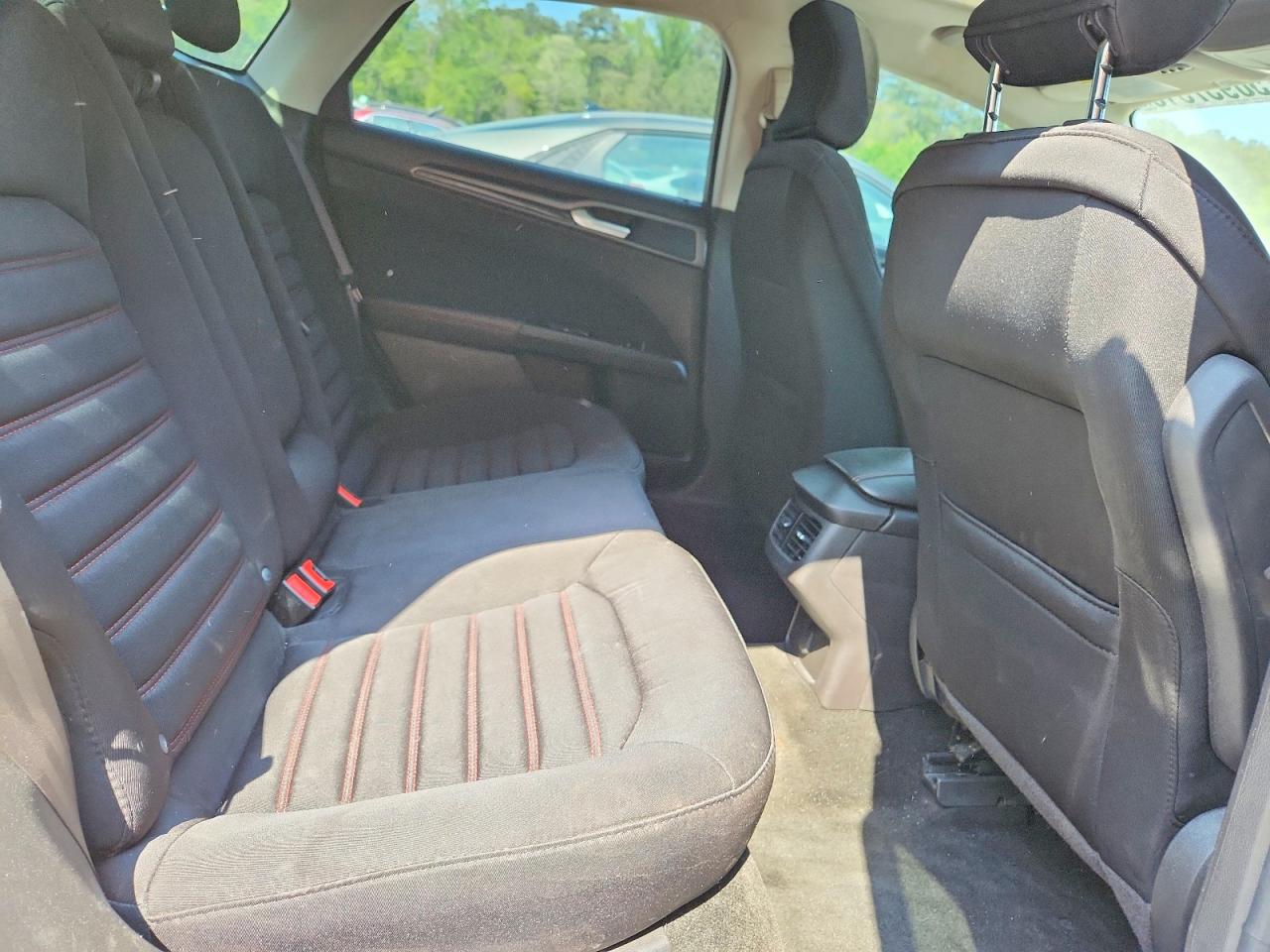 2016 FORD FUSION SE photo 28