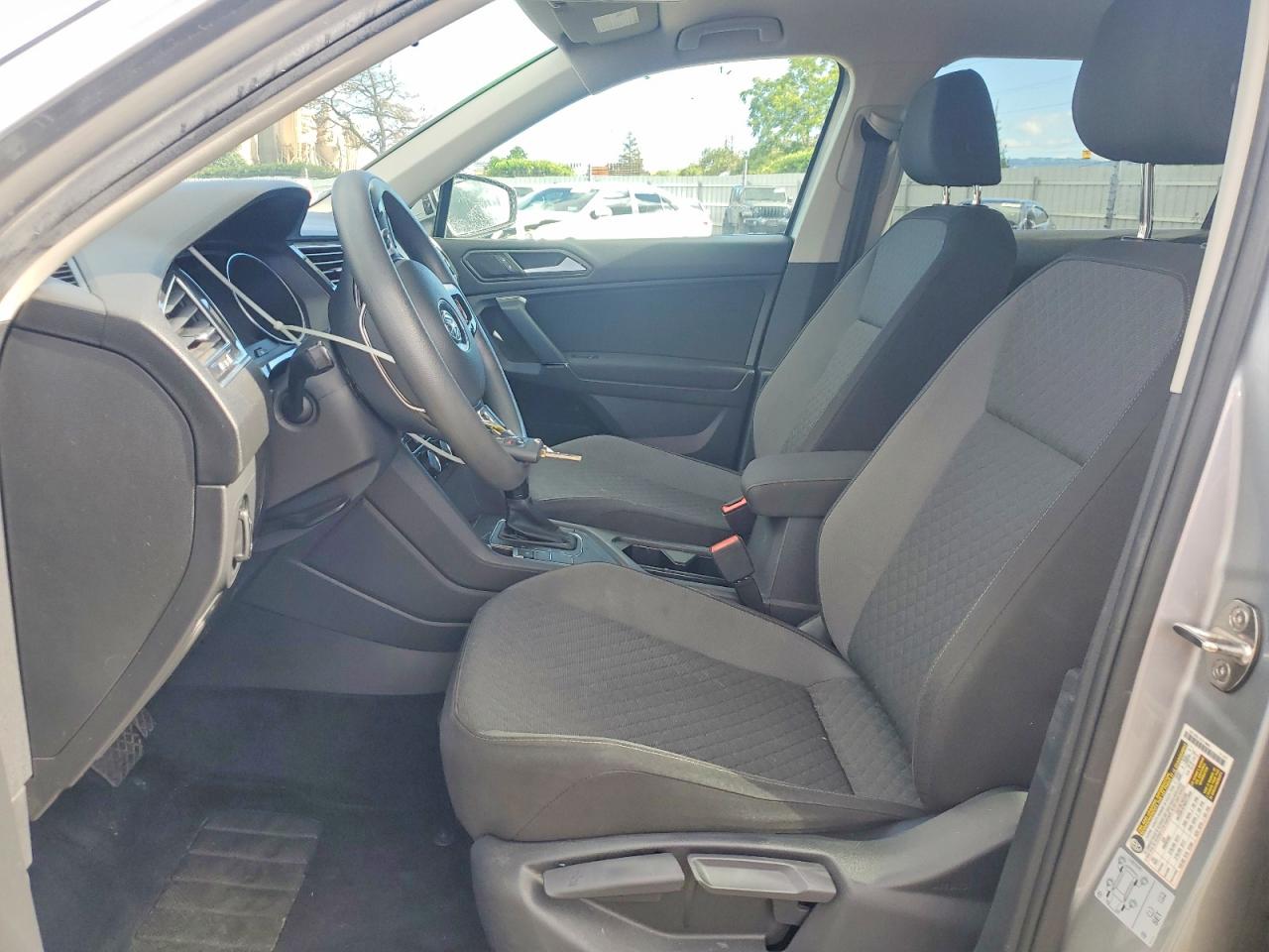 2020 VOLKSWAGEN TIGUAN S photo 19