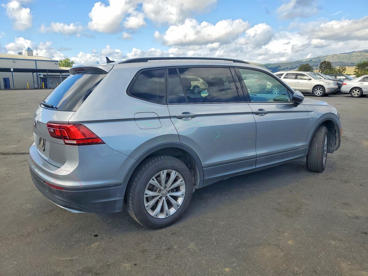 2020 VOLKSWAGEN TIGUAN S photo 7