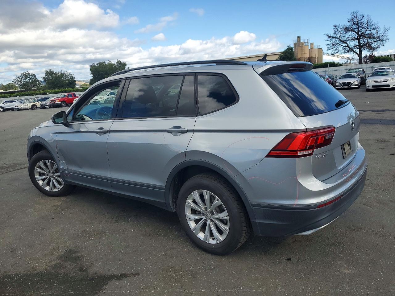 2020 VOLKSWAGEN TIGUAN S photo 4