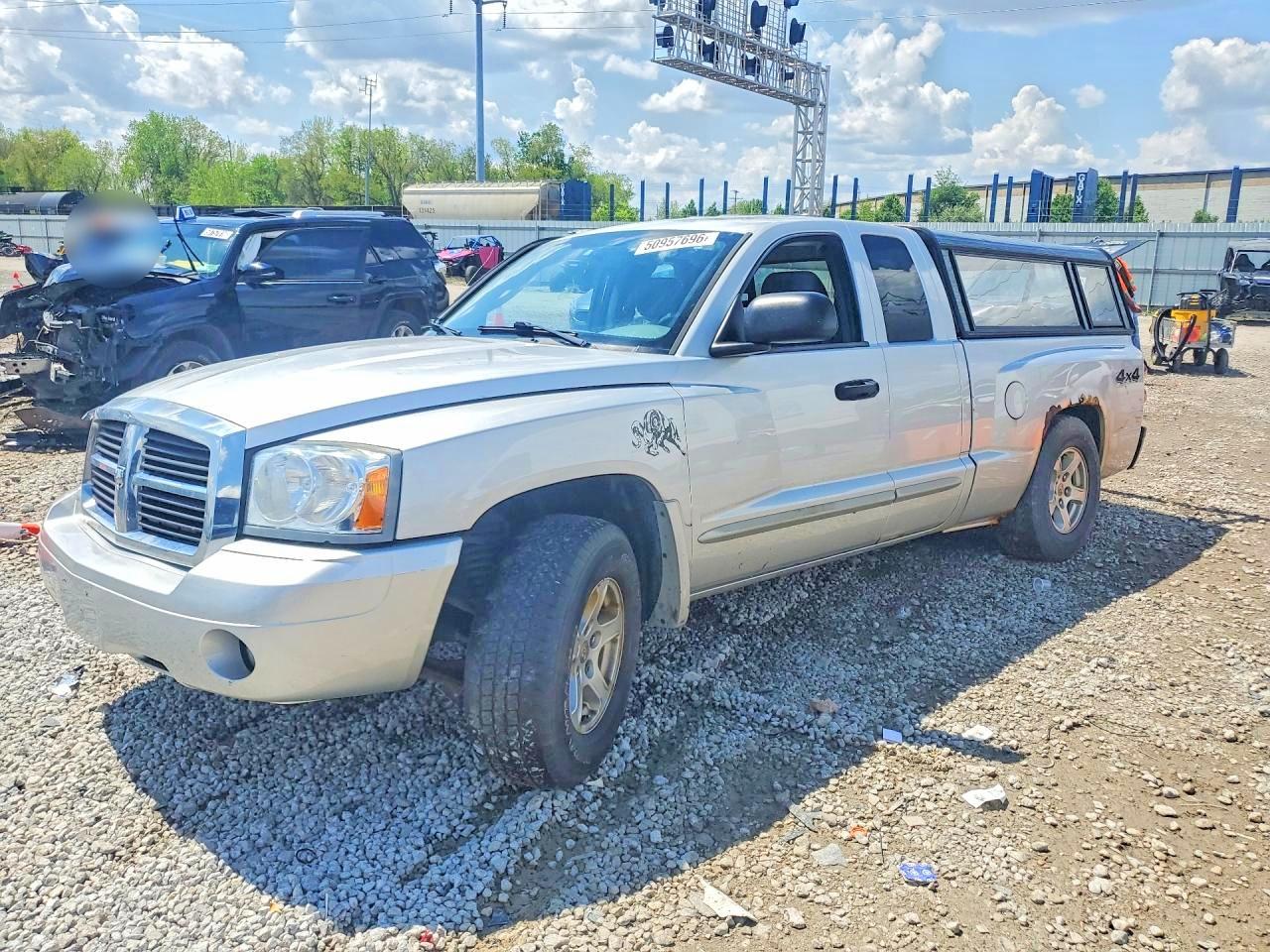 2005 DODGE DAKOTA