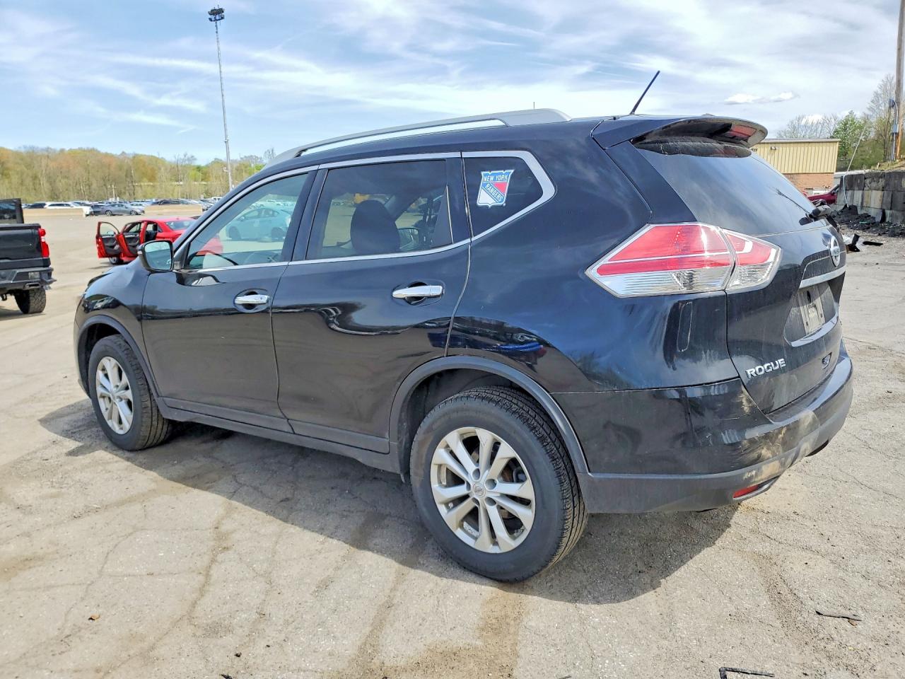 2014 NISSAN ROGUE SV photo 2