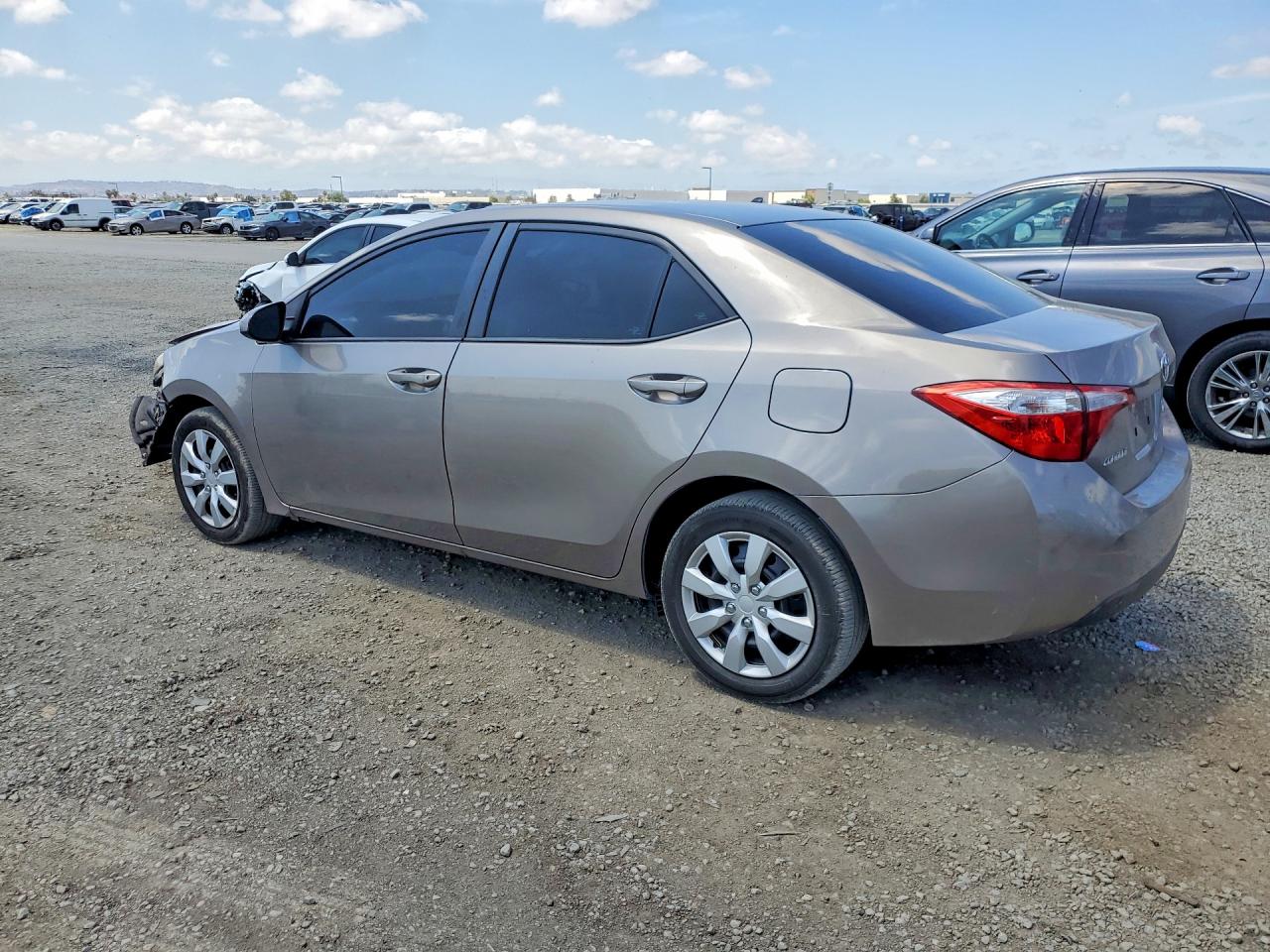 2015 TOYOTA COROLLA LE photo 3