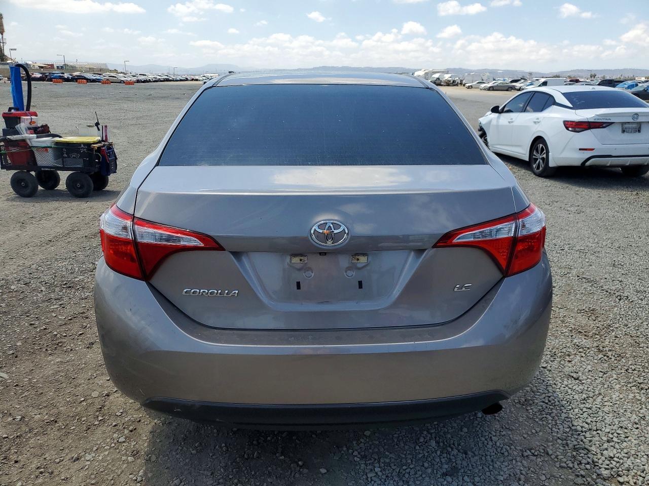 2015 TOYOTA COROLLA LE photo 11