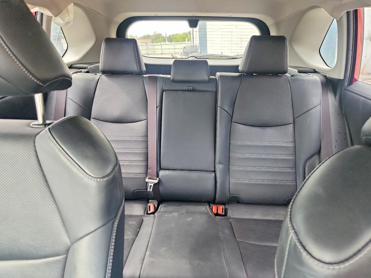 2019 TOYOTA RAV4 LIMITED photo 28