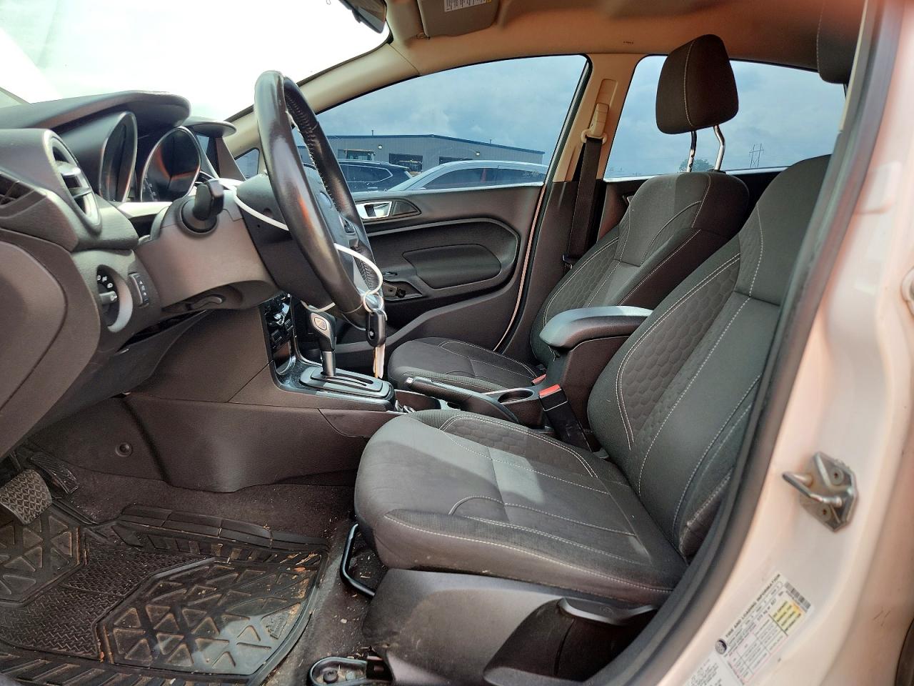 2016 FORD FIESTA SE photo 13