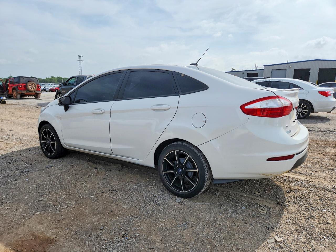 2016 FORD FIESTA SE photo 3