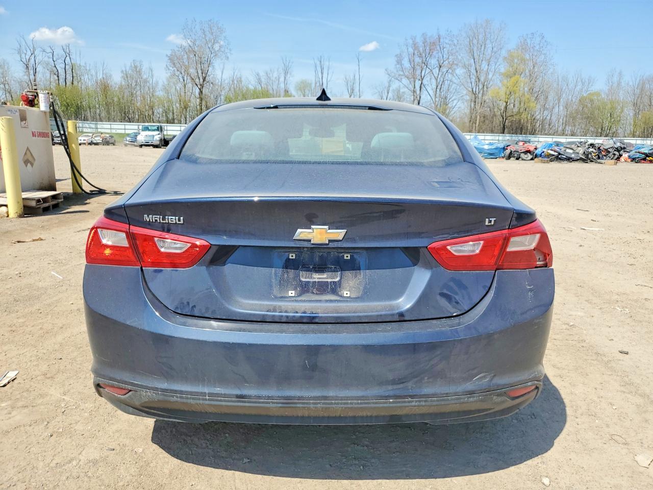 2017 CHEVROLET MALIBU LT photo 6
