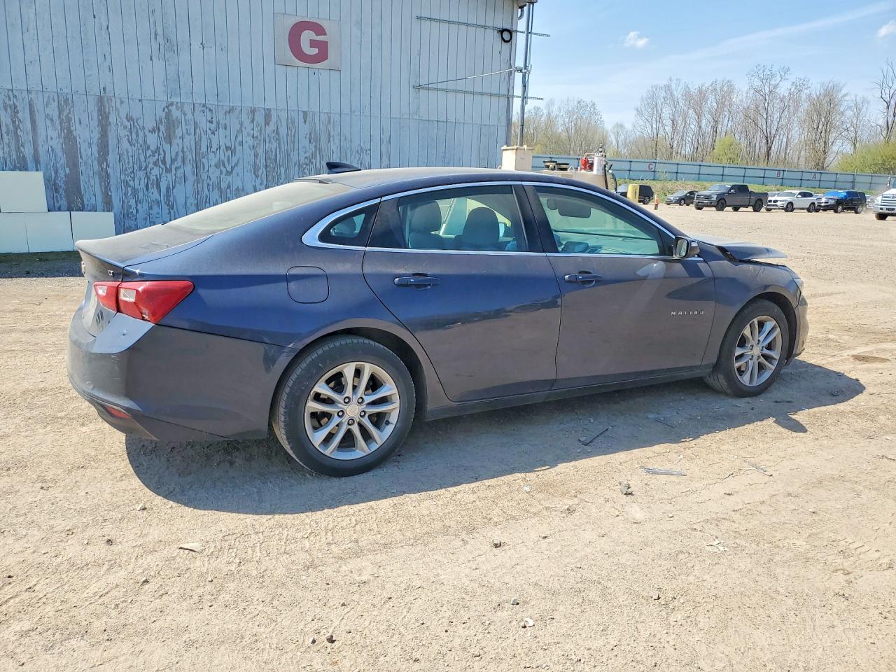 2017 CHEVROLET MALIBU LT photo 3