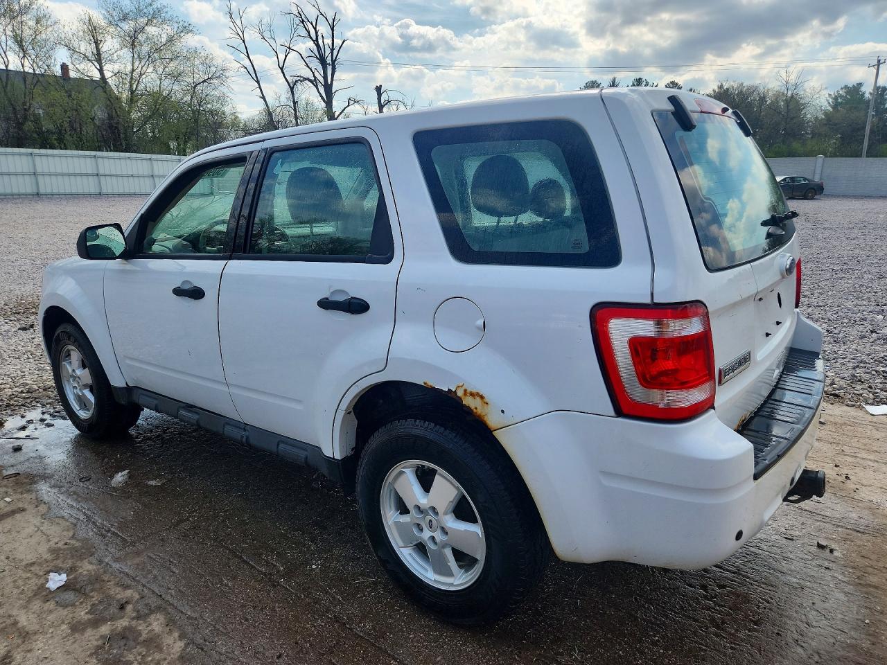 2011 FORD ESCAPE XLS photo 2