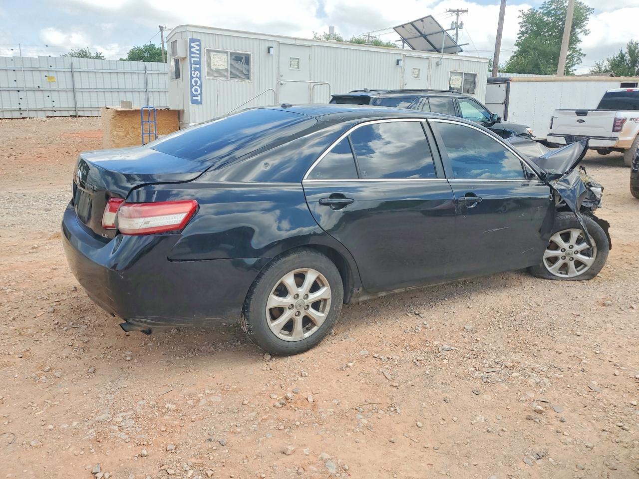 2011 TOYT CAMRY photo 3