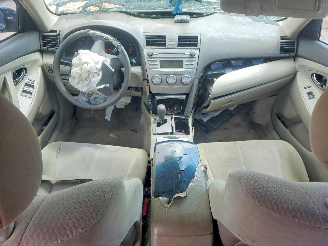2011 TOYT CAMRY photo 8
