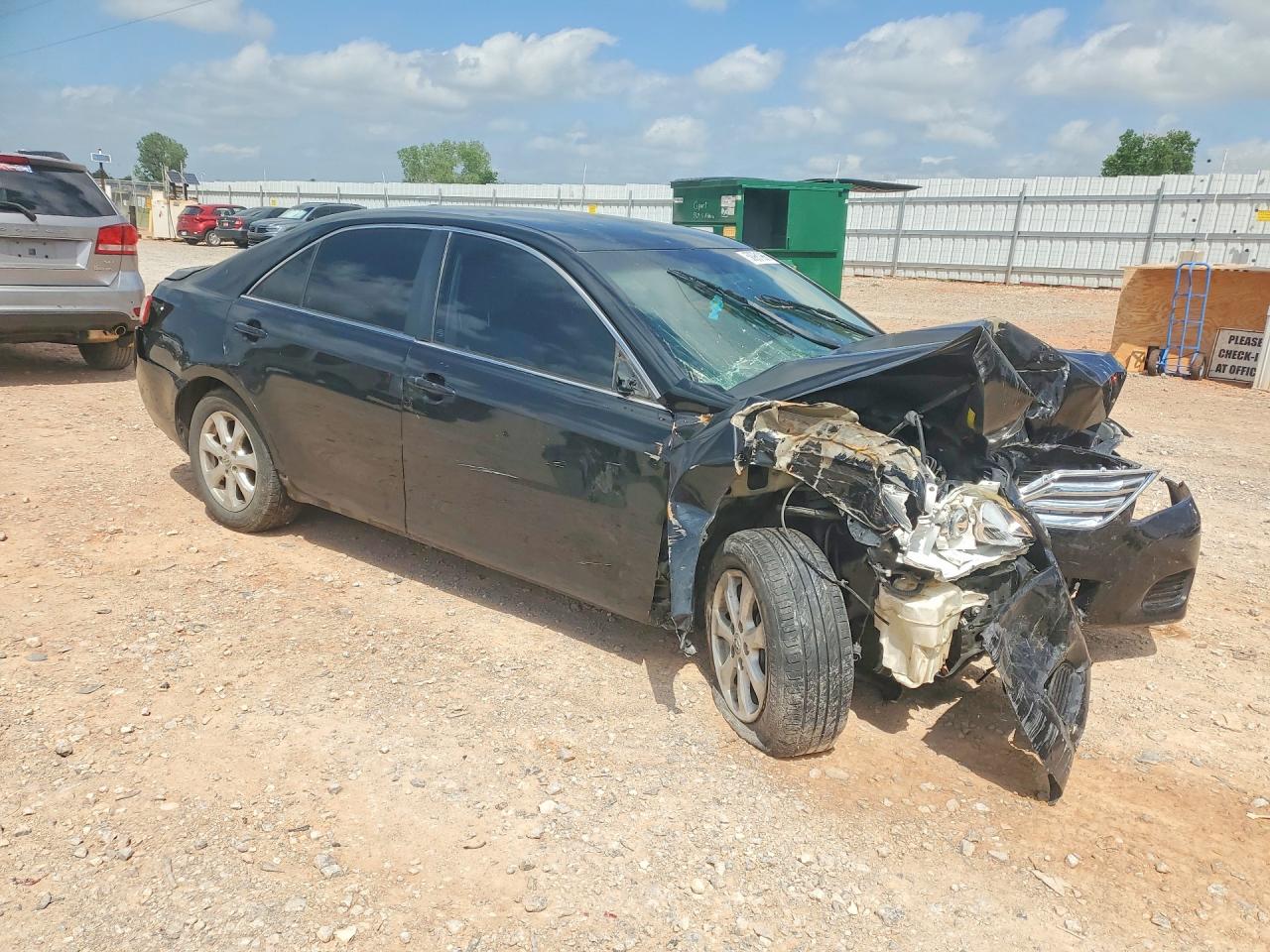 2011 TOYT CAMRY photo 4