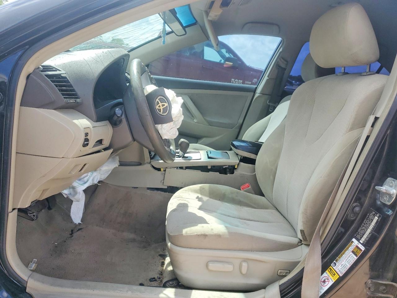 2011 TOYT CAMRY photo 7