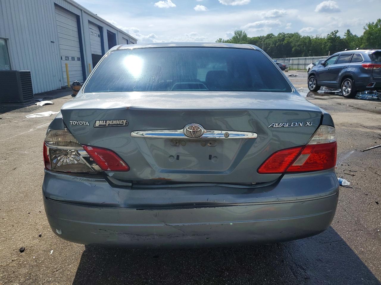 2004 TOYOTA AVALON XL photo 16