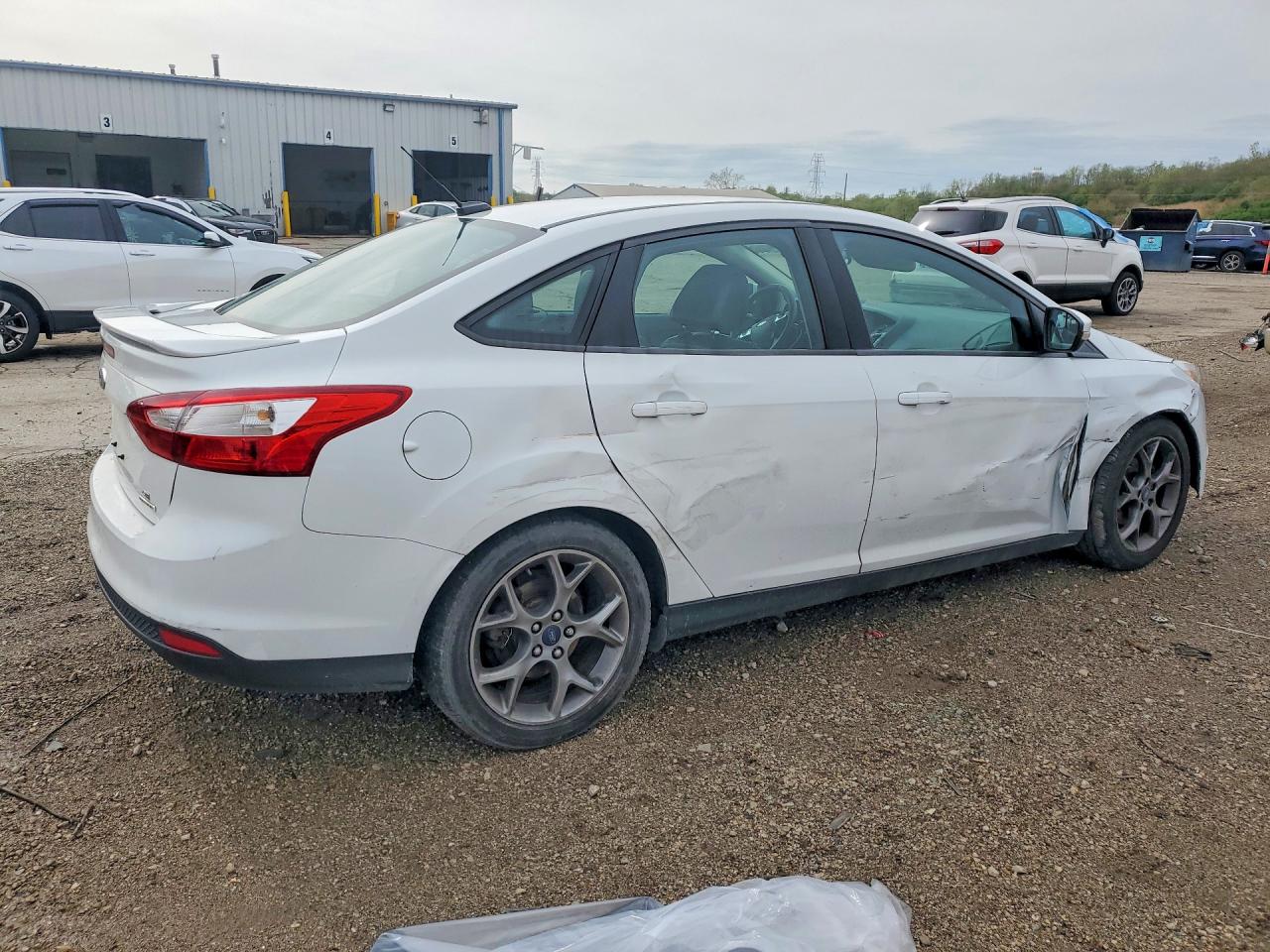 2014 FORD FOCUS SE photo 3